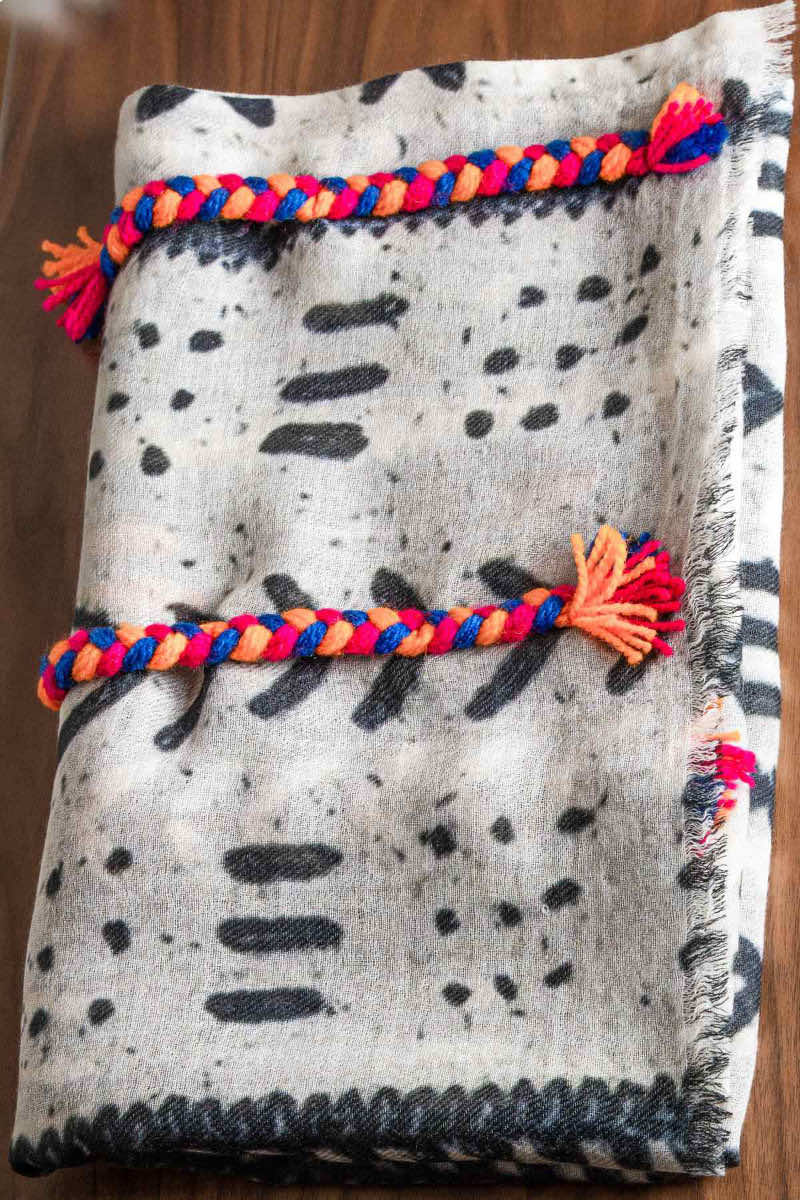 Noughts and Crosses scarf, black