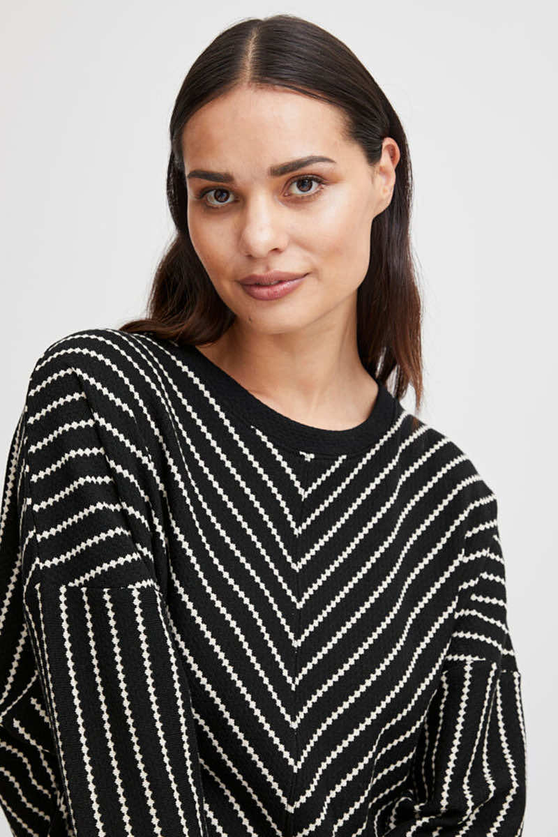 Runi batwing top, black mix