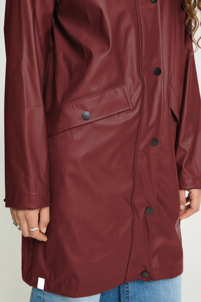 Tazi raincoat, wine