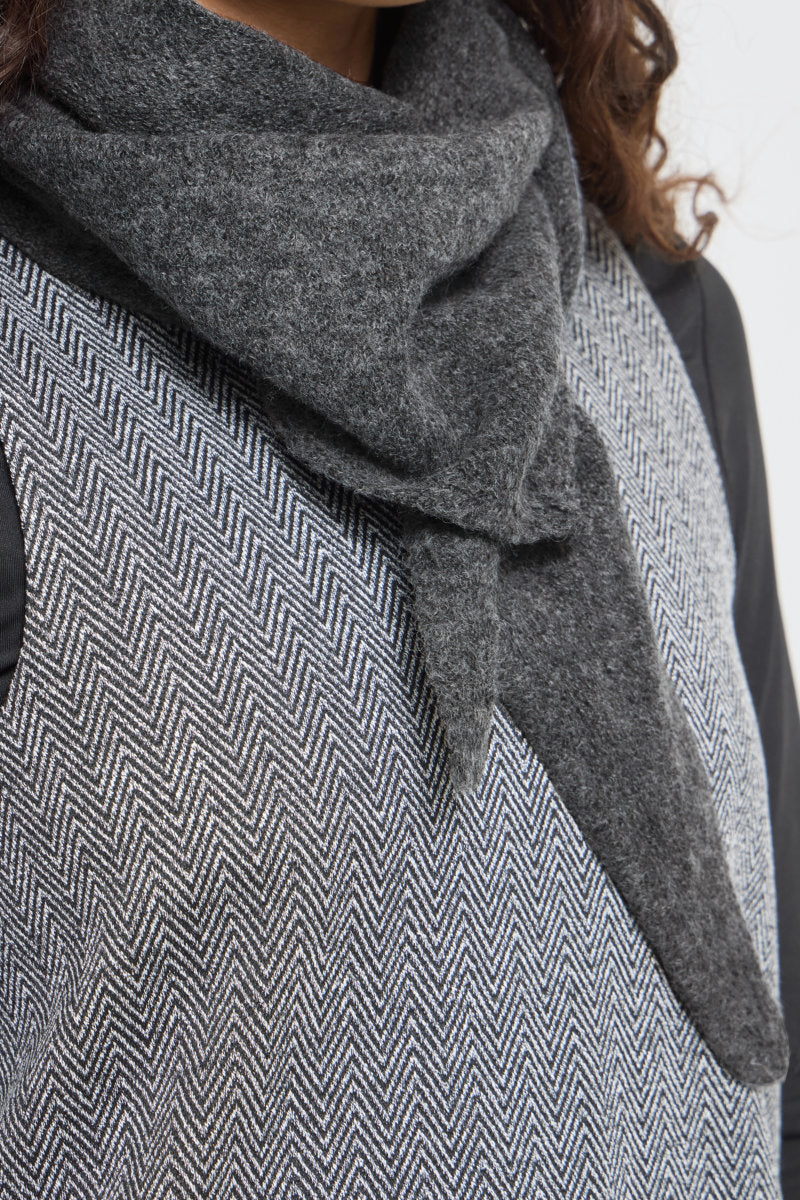 Gry triangle scarf, charcoal
