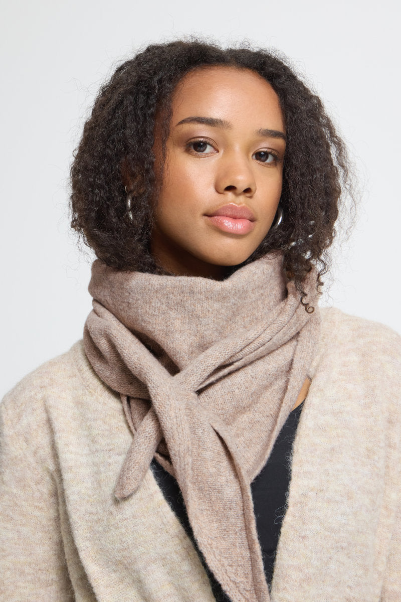 Gry triangle scarf, oatmeal