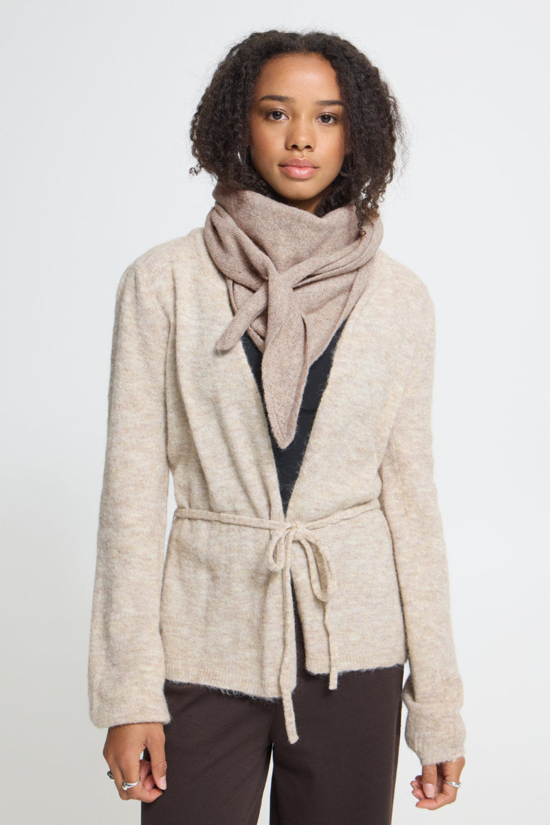 Gry triangle scarf, oatmeal