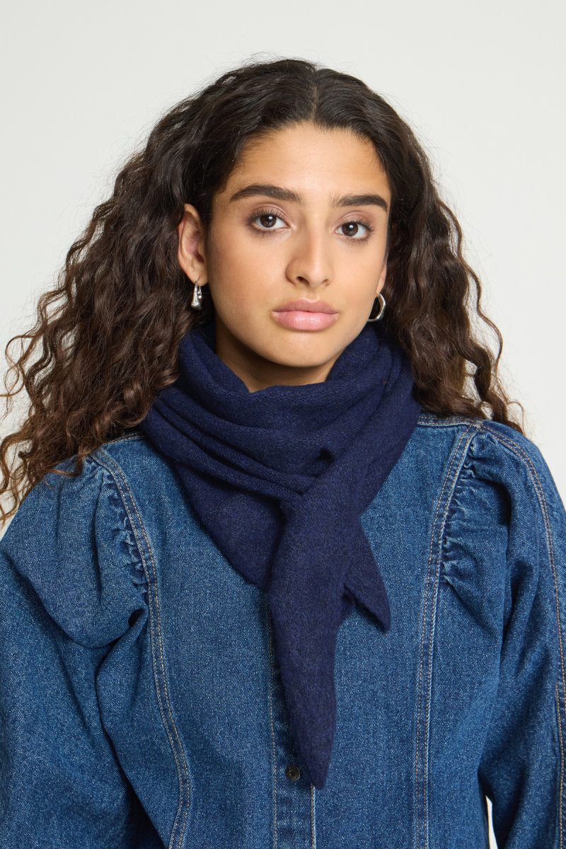 Gry triangle scarf, navy