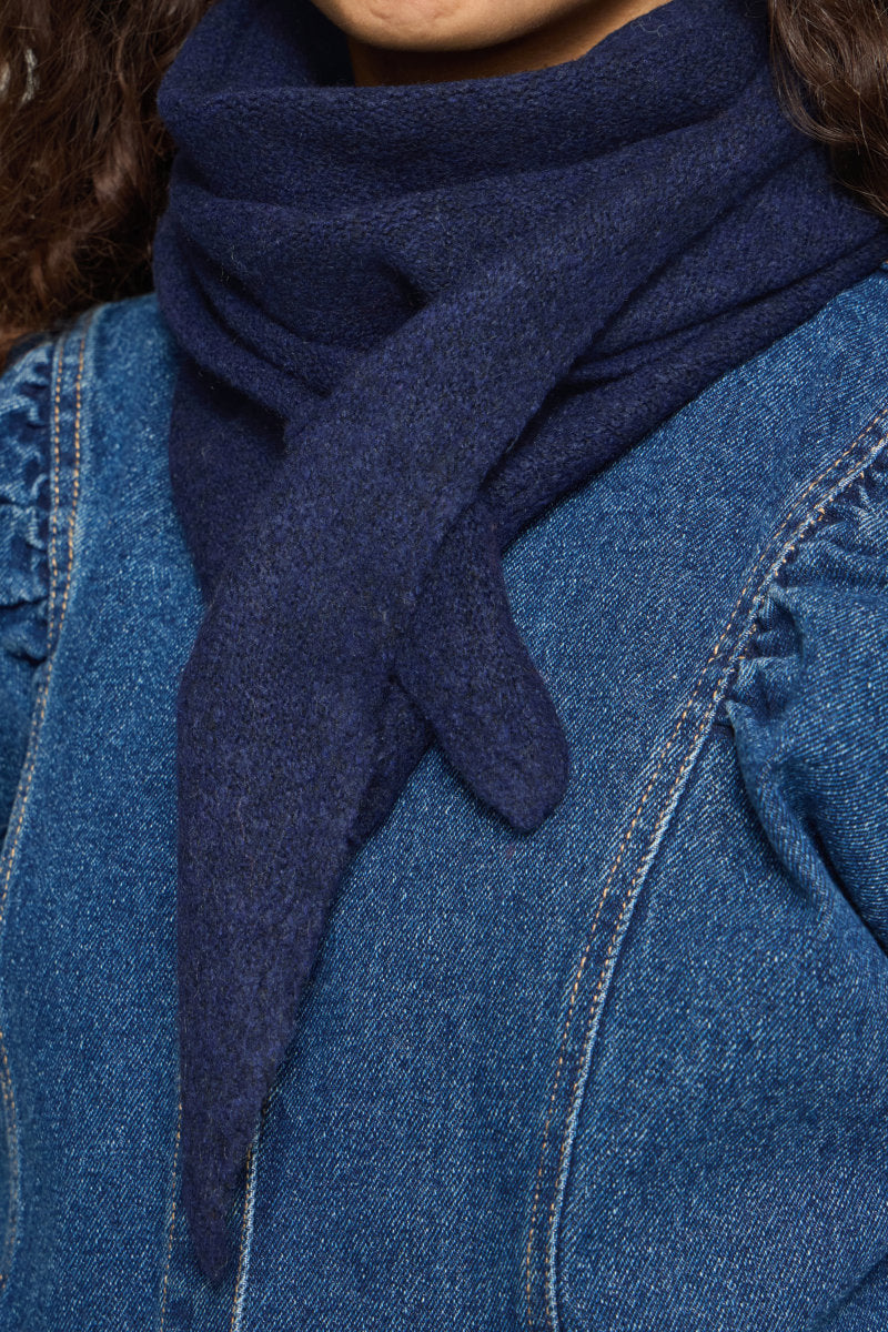 Gry triangle scarf, navy
