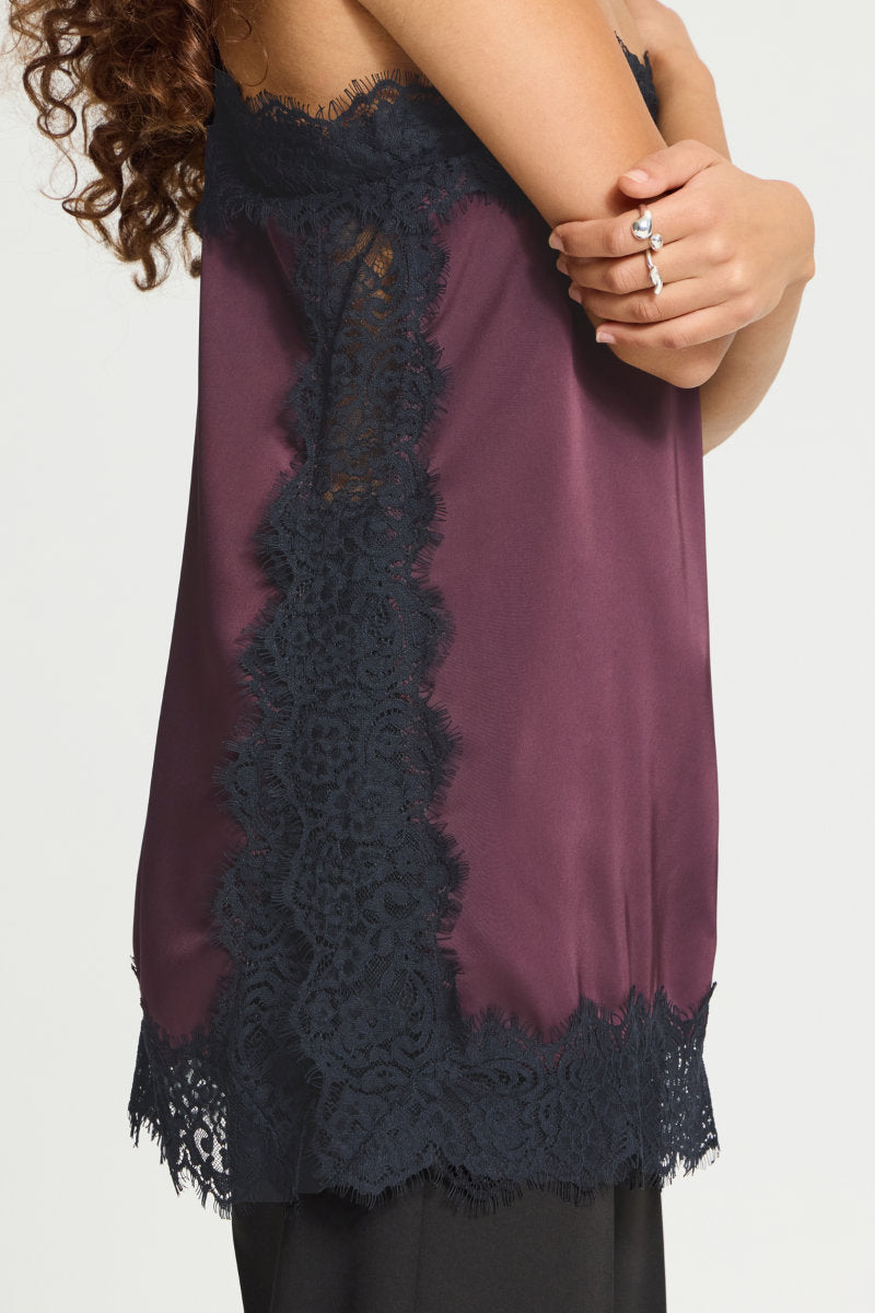 Laccie cami top, plum