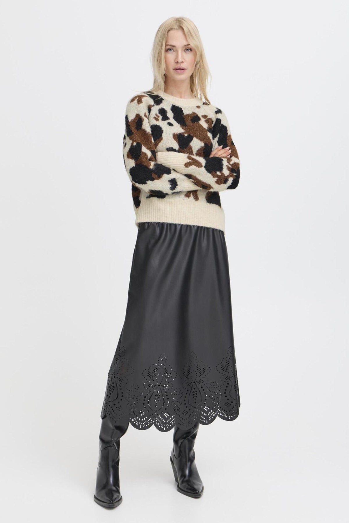 Omea cow jumper, cream
