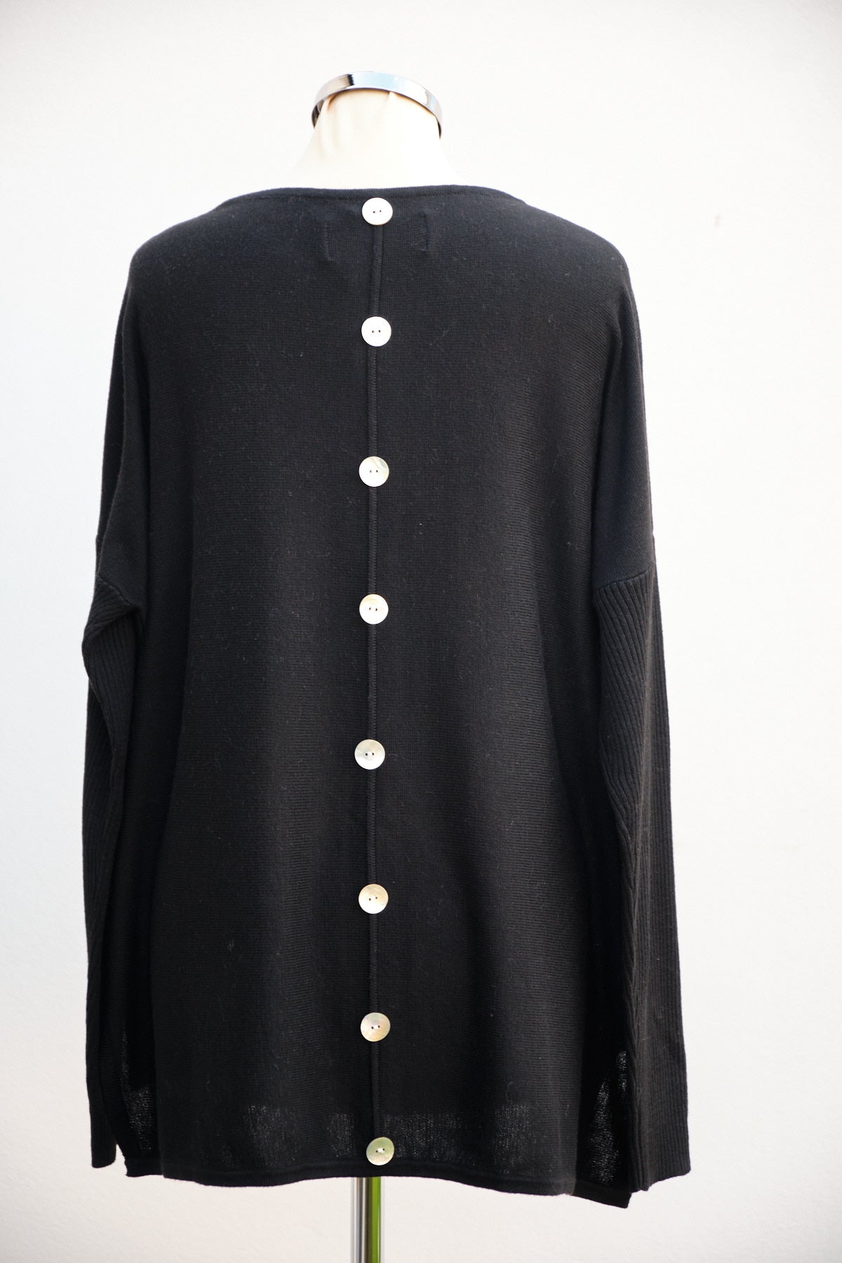 Button back jumper, Black