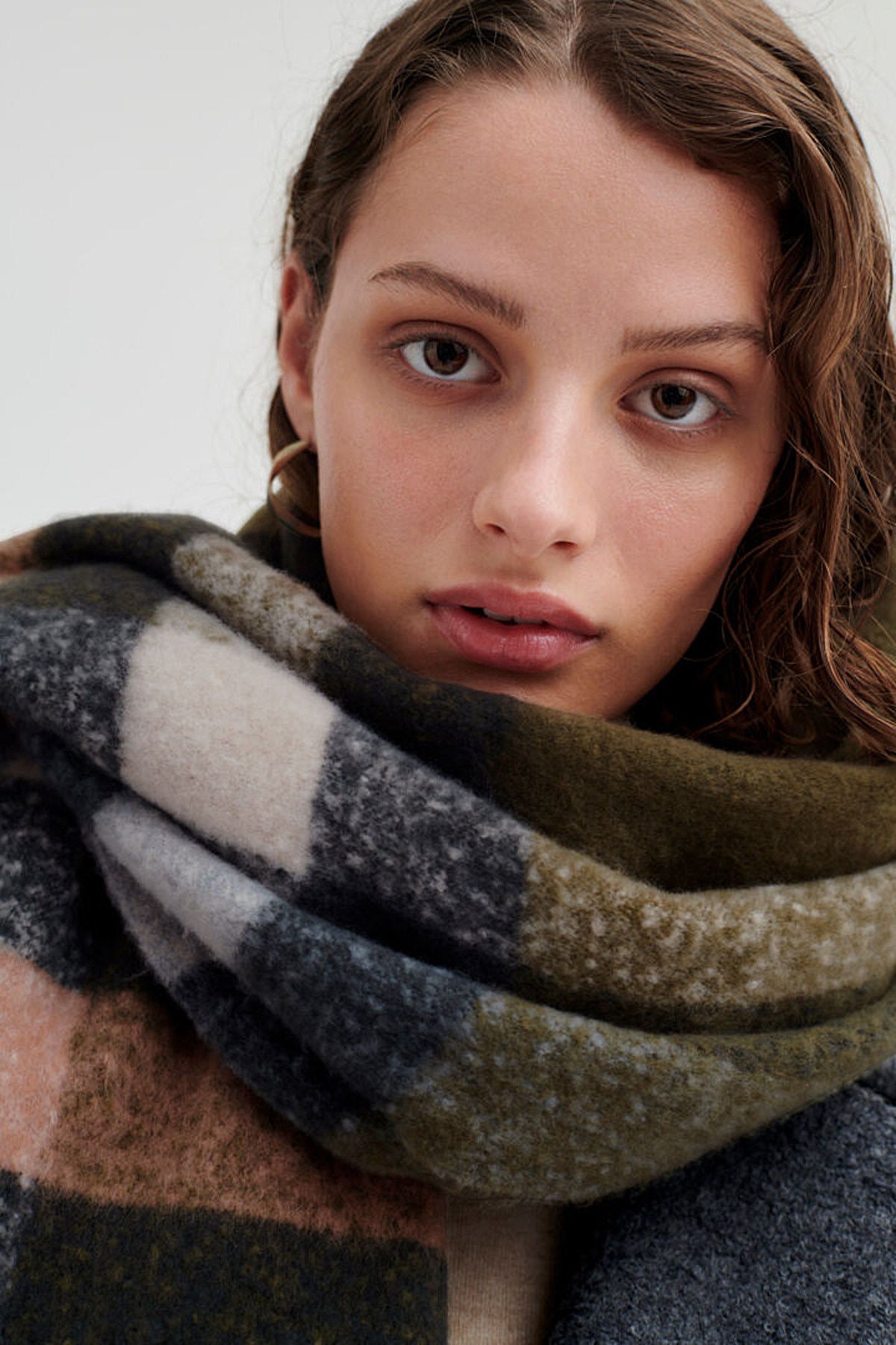 Vake fluffy scarf, Olive