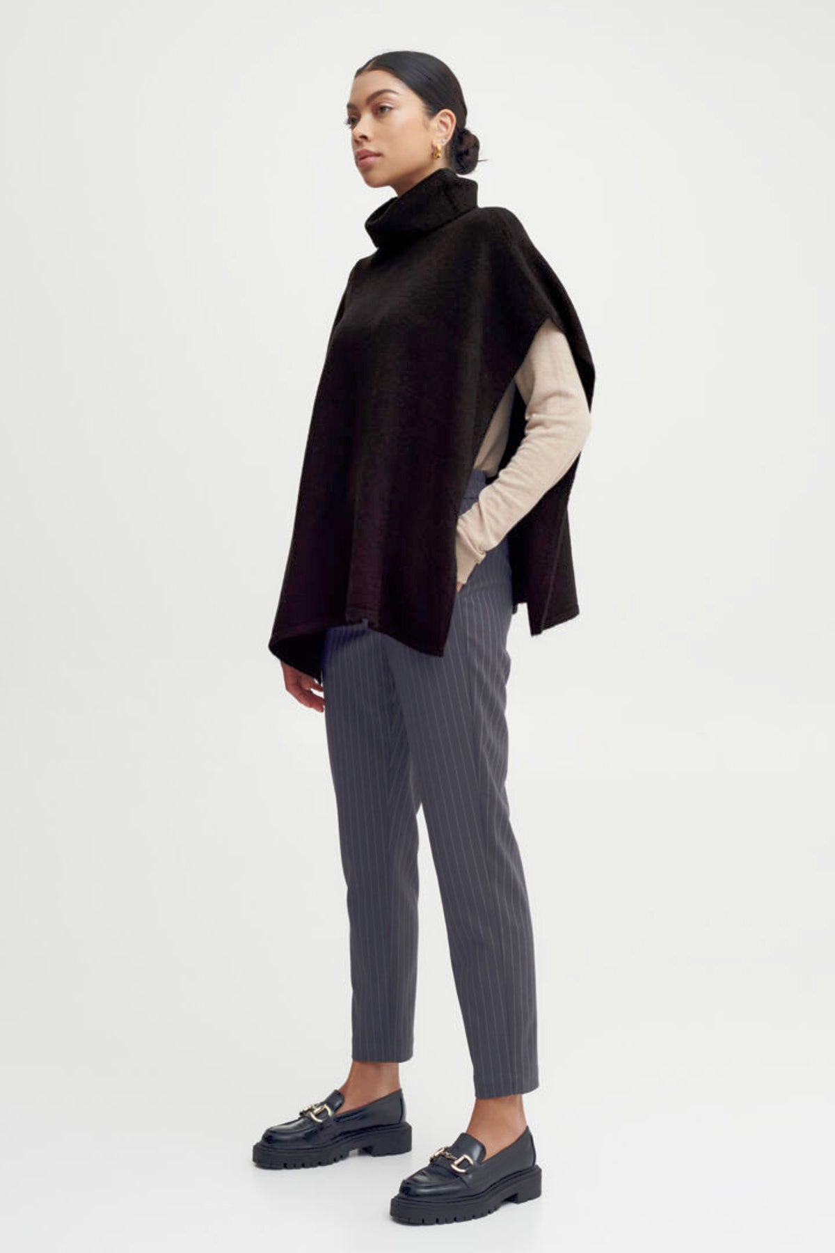 Vessa poncho, black