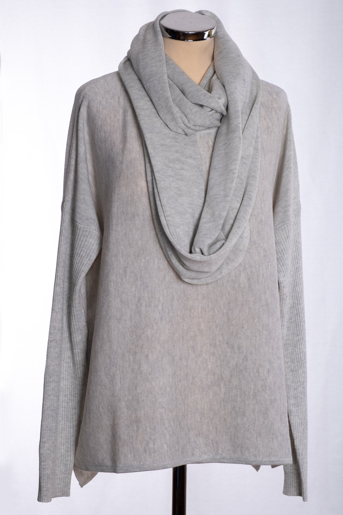 Ginger Toby bow backed jumper, white silver, view with snood