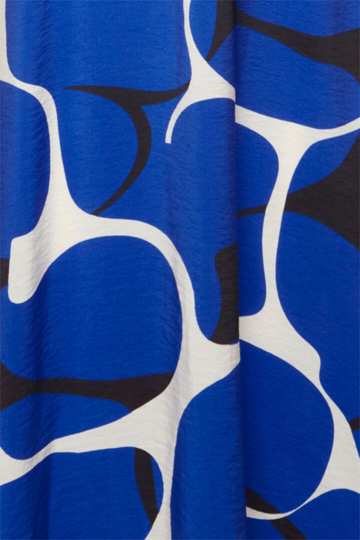 Scarlet dress, ultramarine