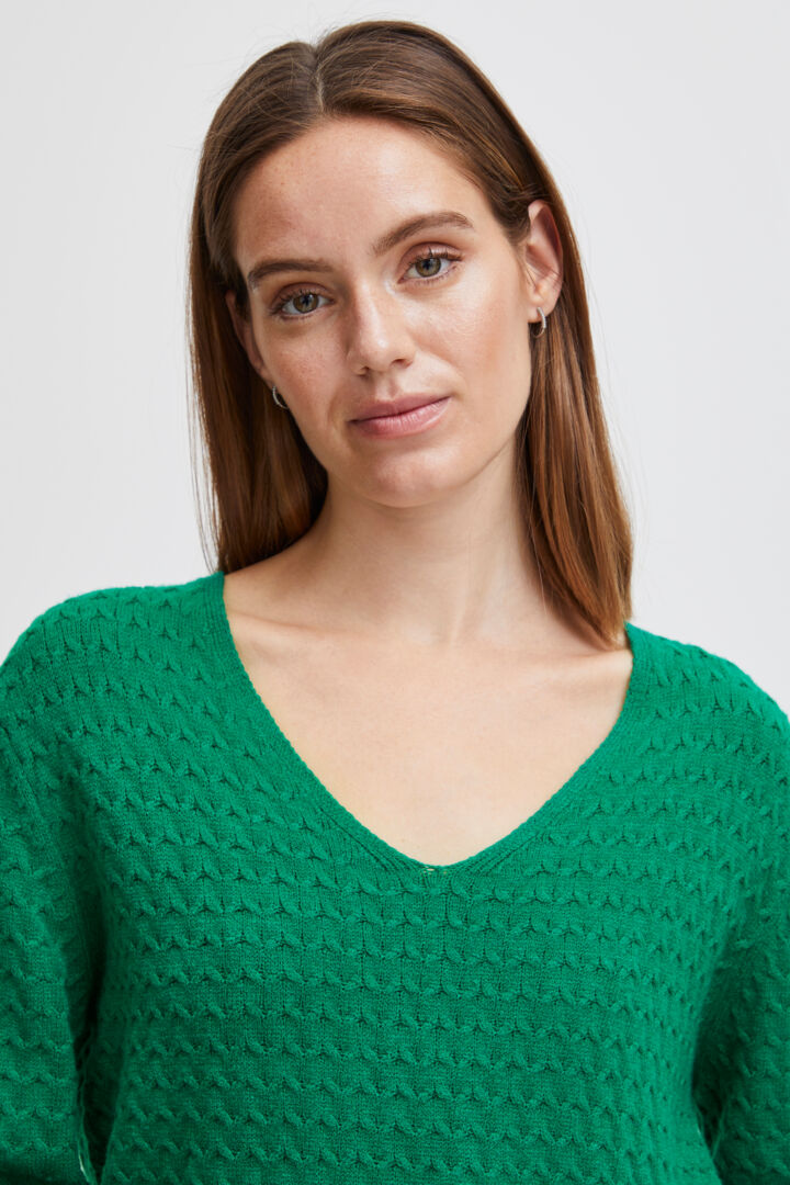 Milo V neck jumper, cadmium green