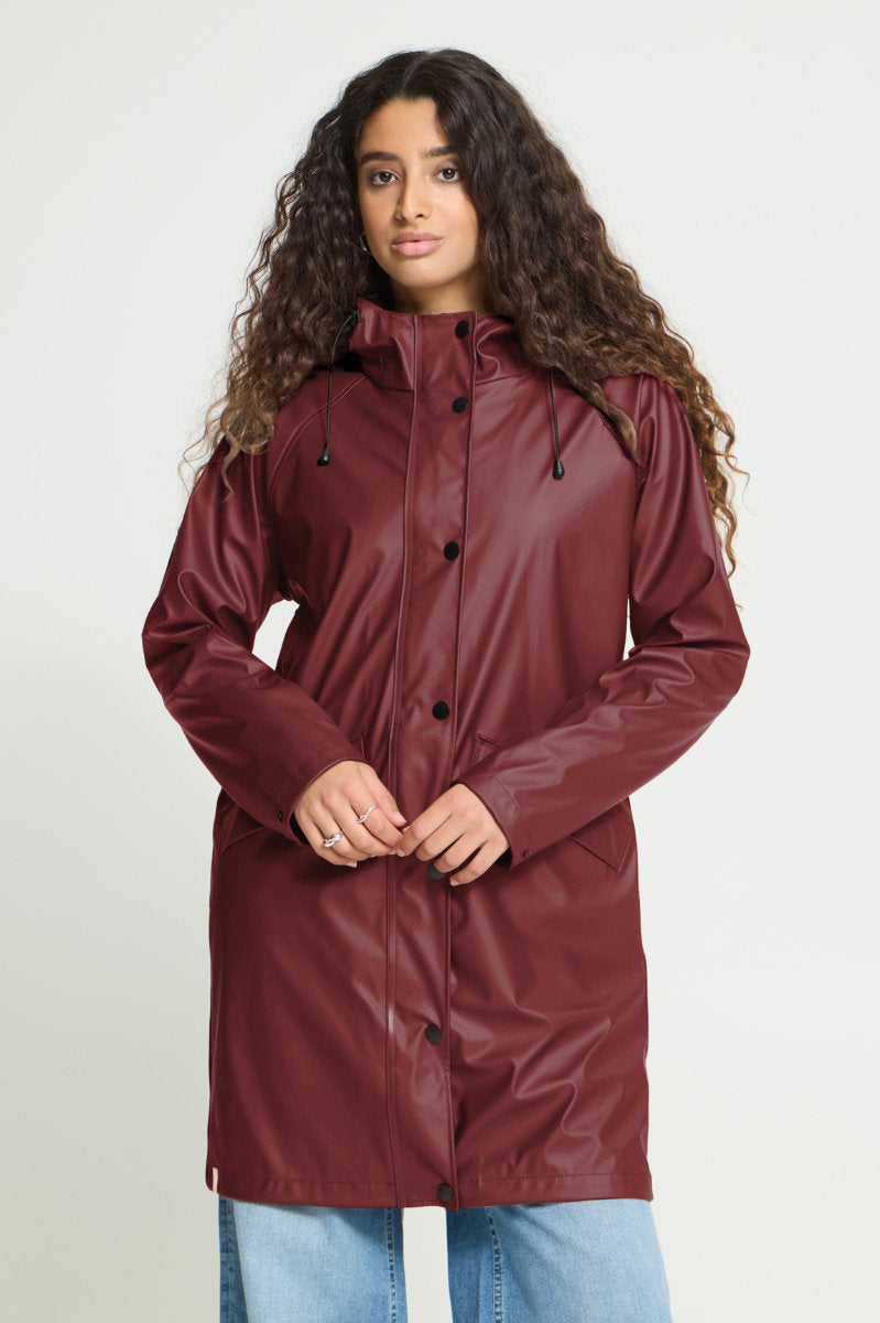 Tazi raincoat, wine