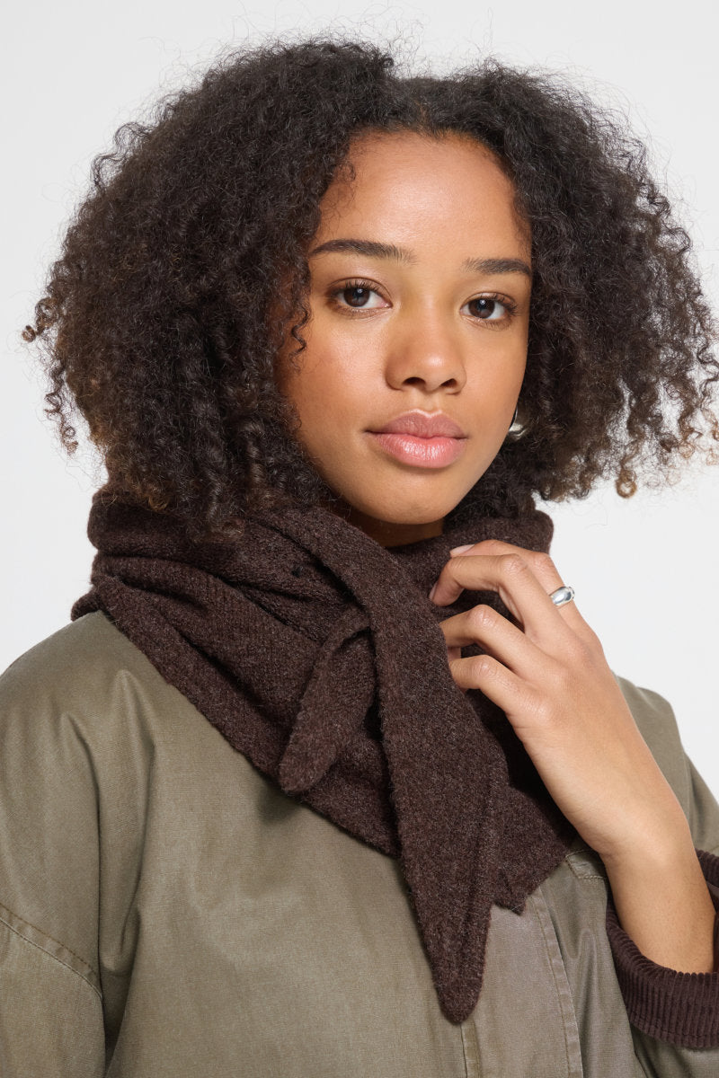Gry triangle scarf, coffee