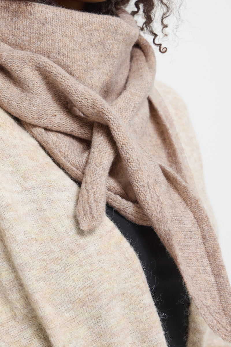 Gry triangle scarf, oatmeal