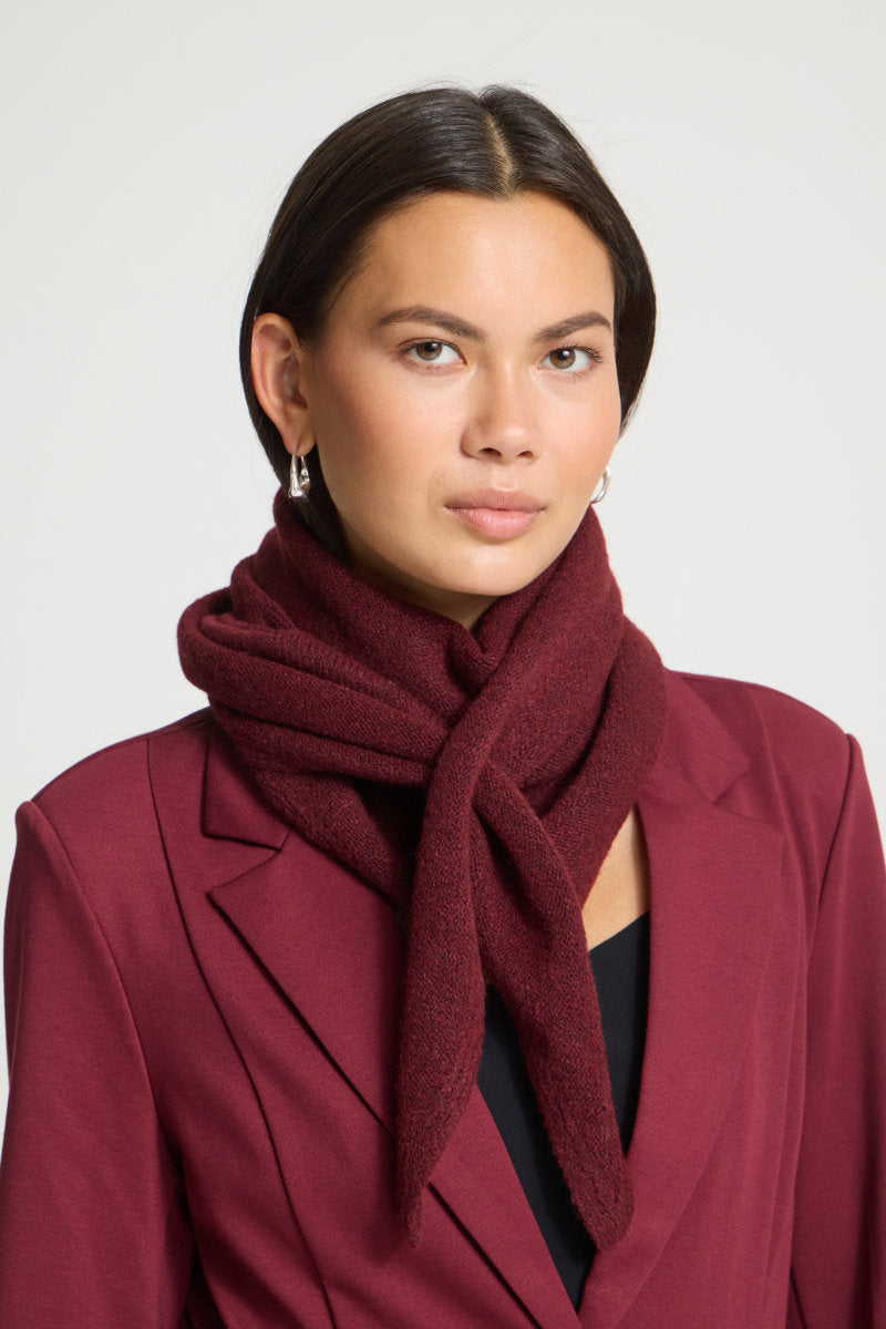 Gry triangle scarf, berry