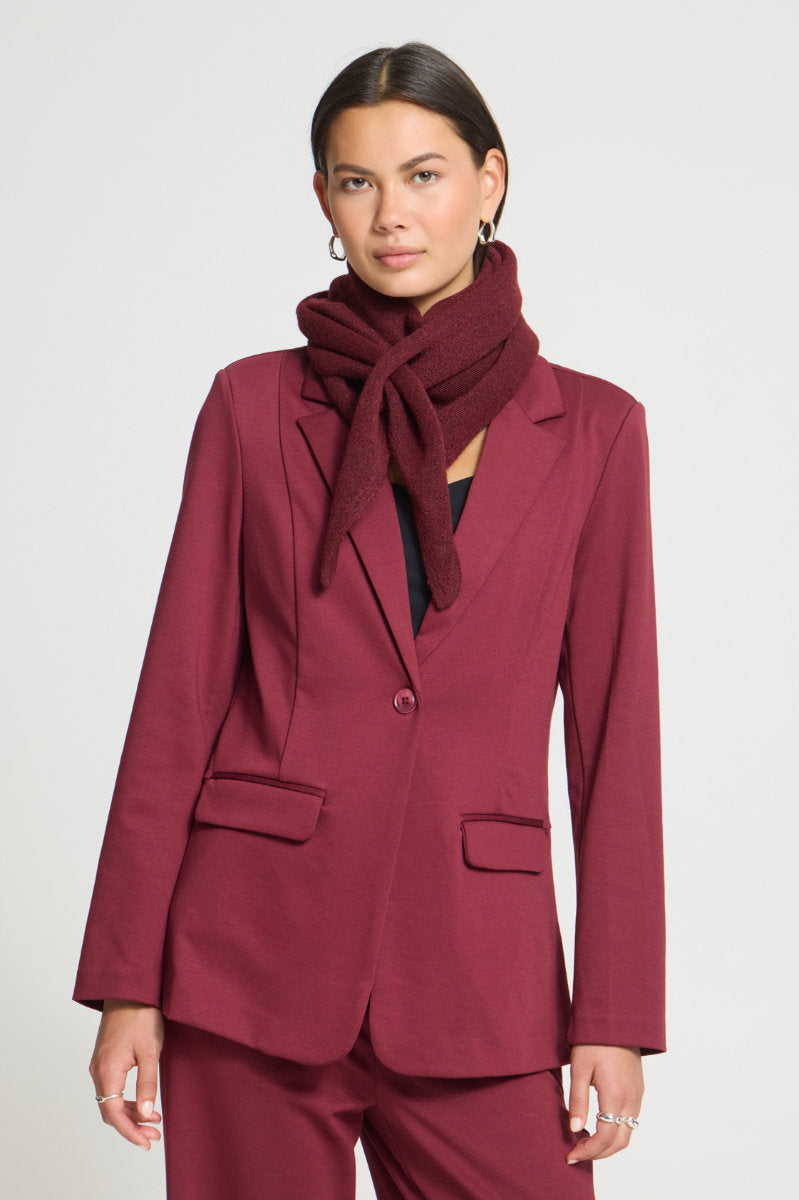 Gry triangle scarf, berry
