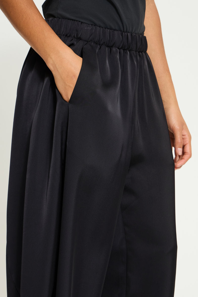 Hartley crop barrel leg, black