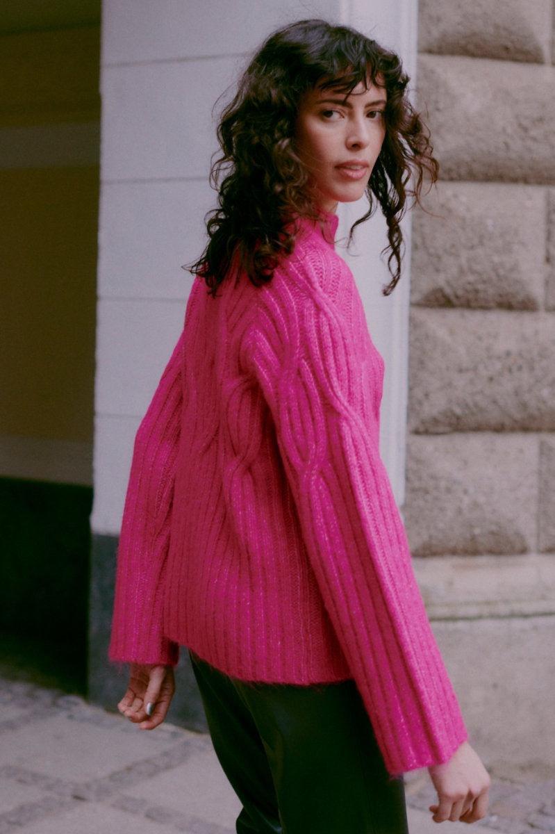 Omicka cable knit jumper, fuchsia