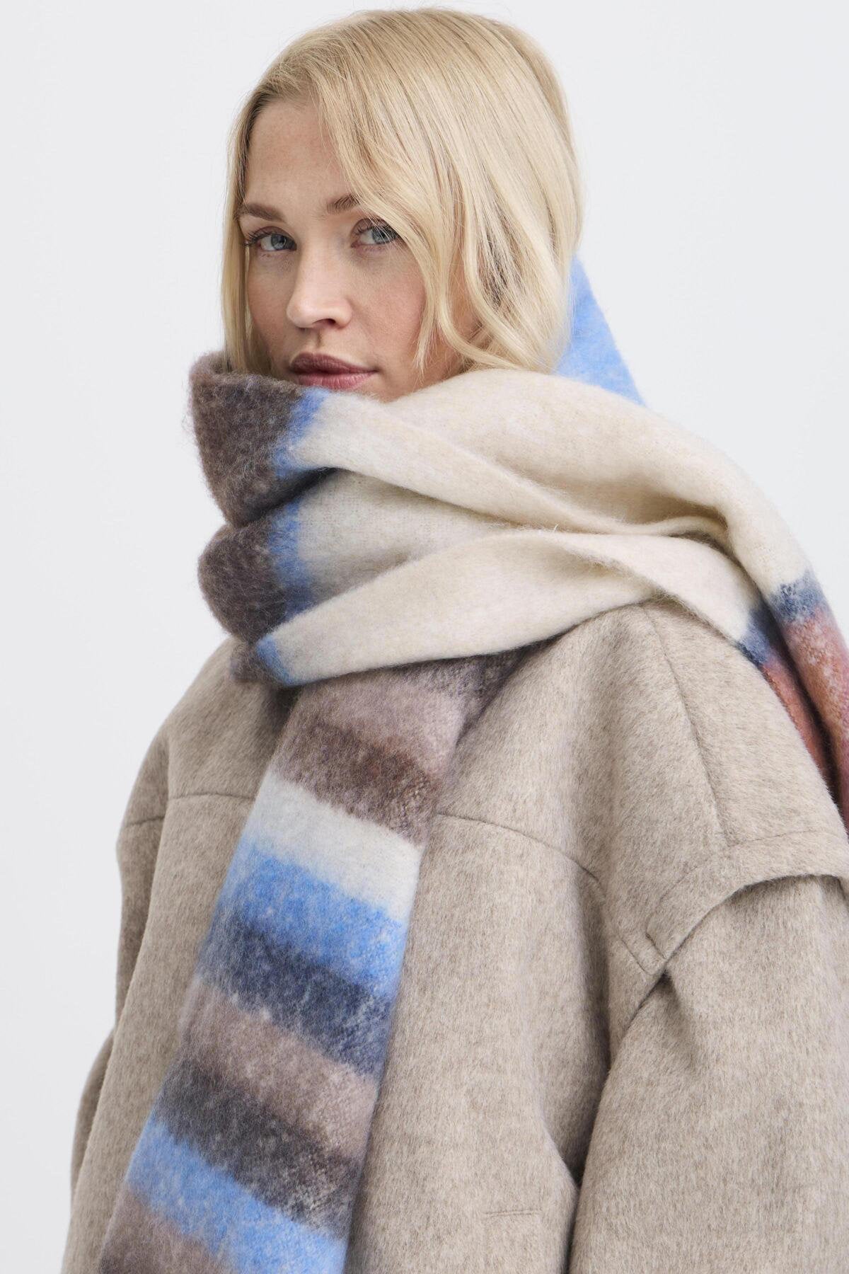Viliks scarf, russet blue