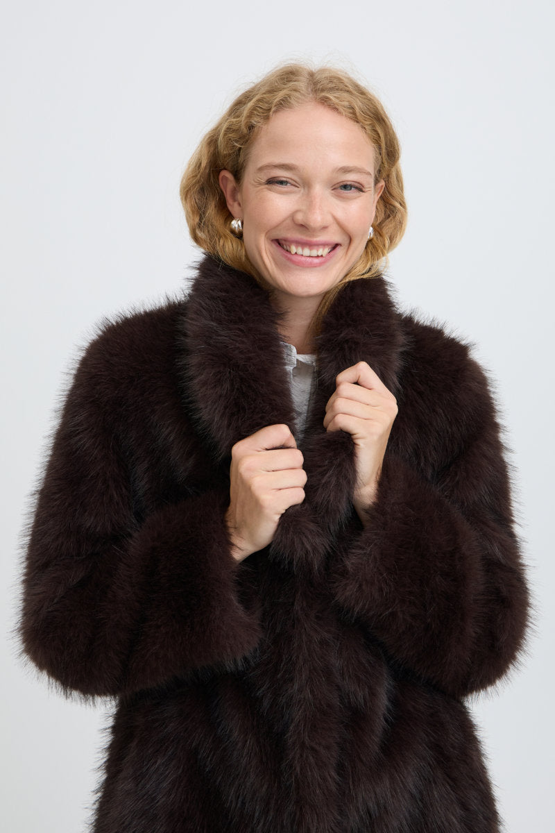 Akaja coat, Chocolate