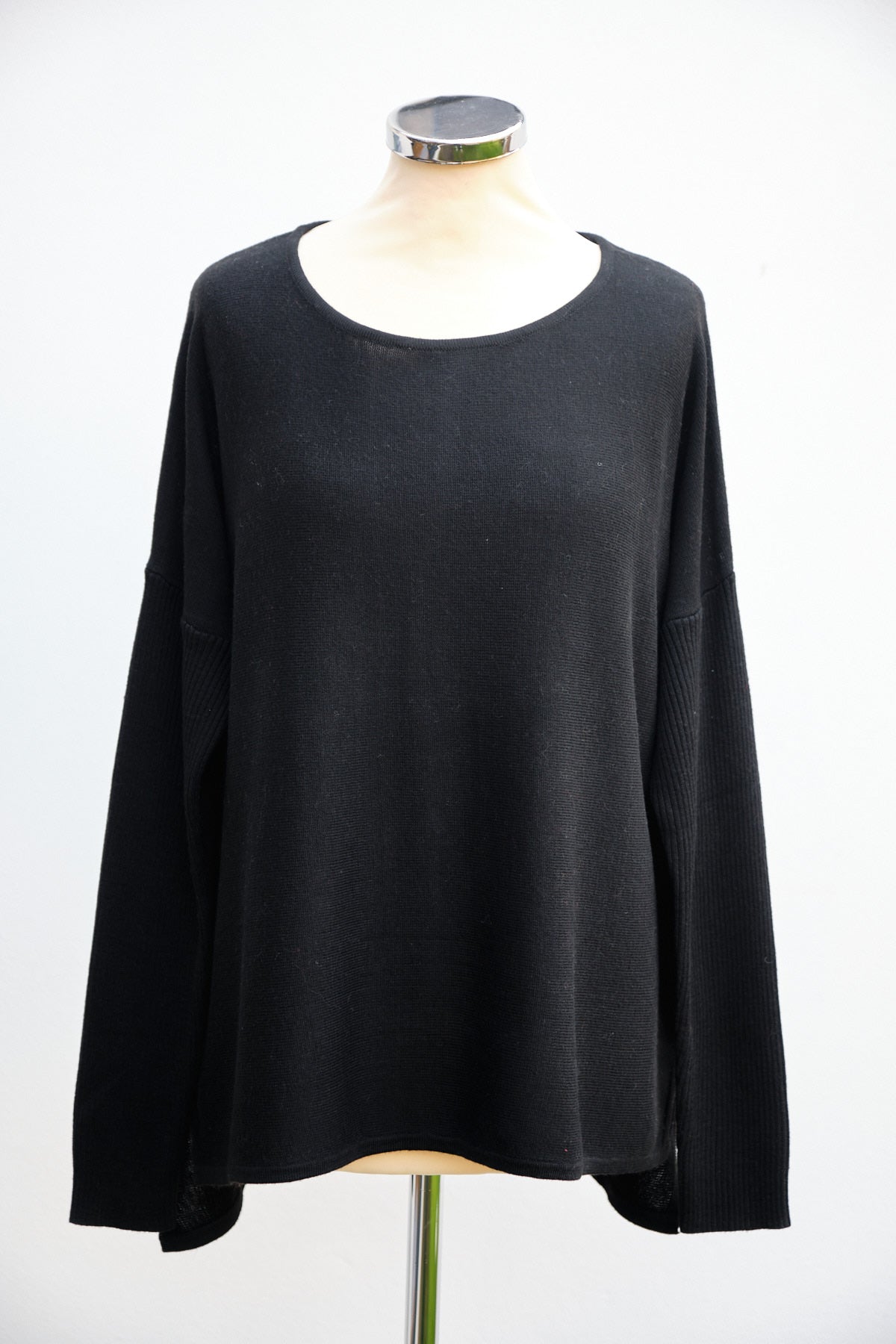 Button back jumper, Black