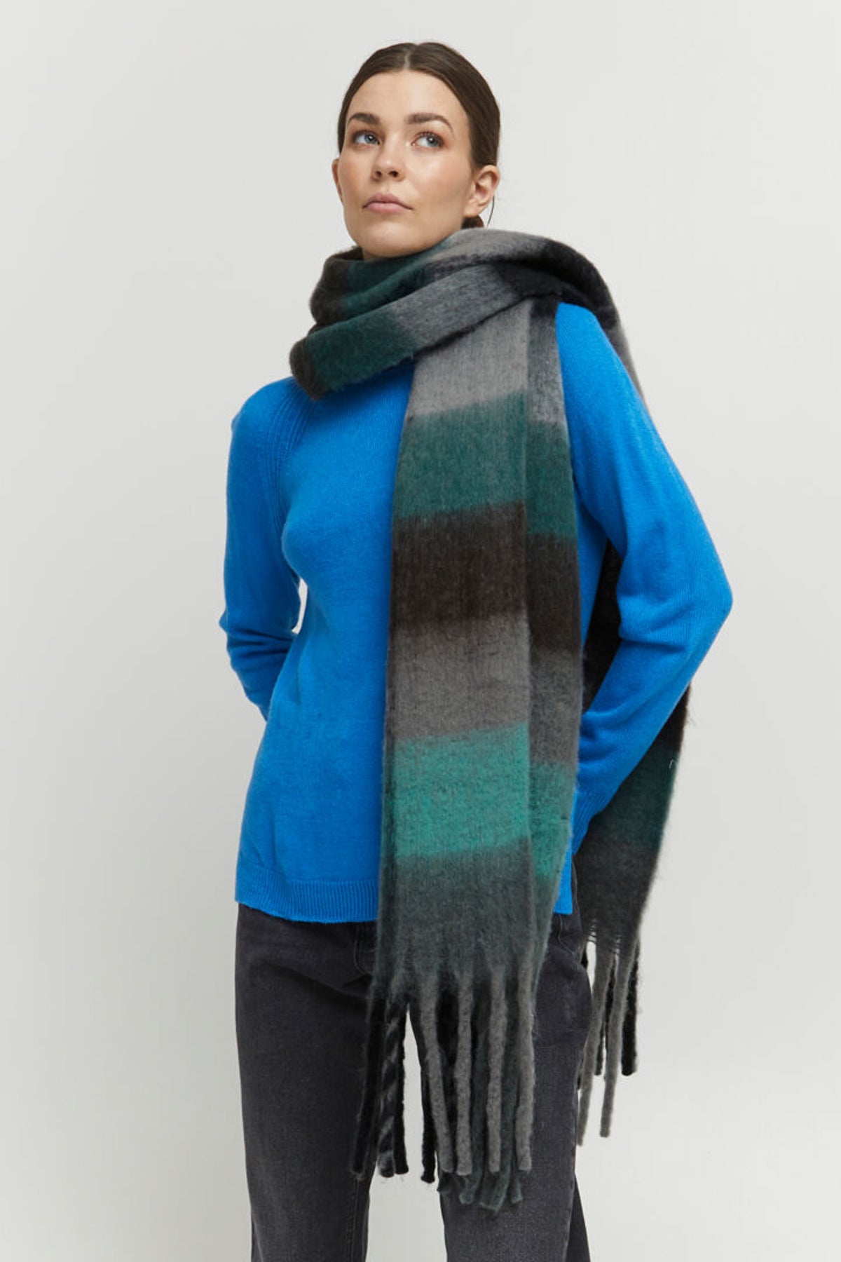 Whita fluffy scarf, Grey teal