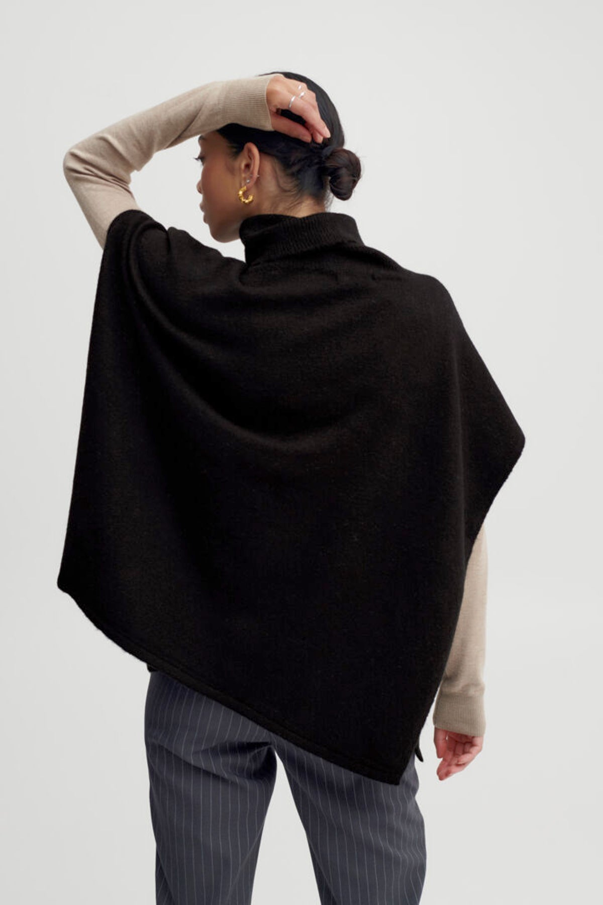 Vessa poncho, black