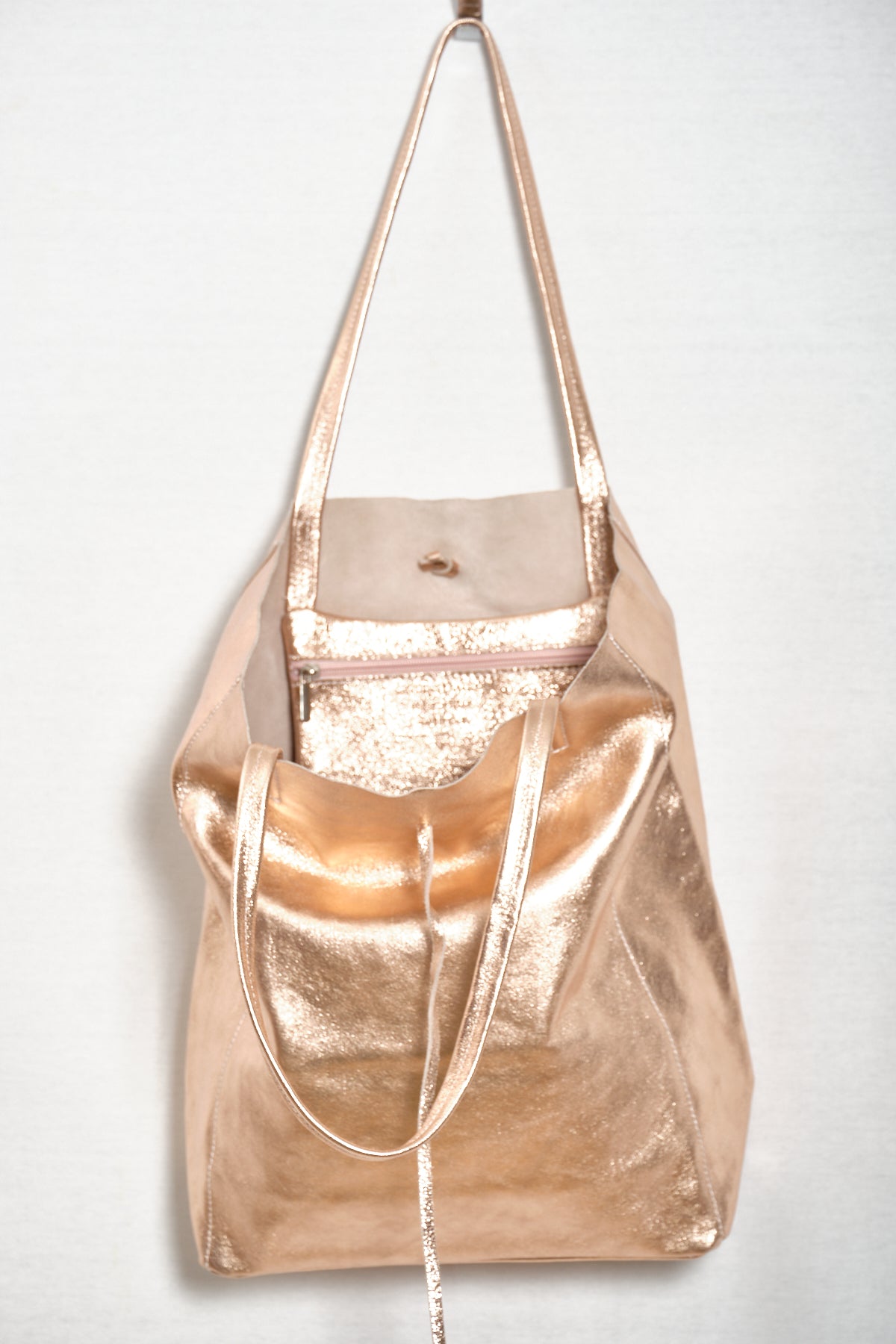 Leather bag, rose gold