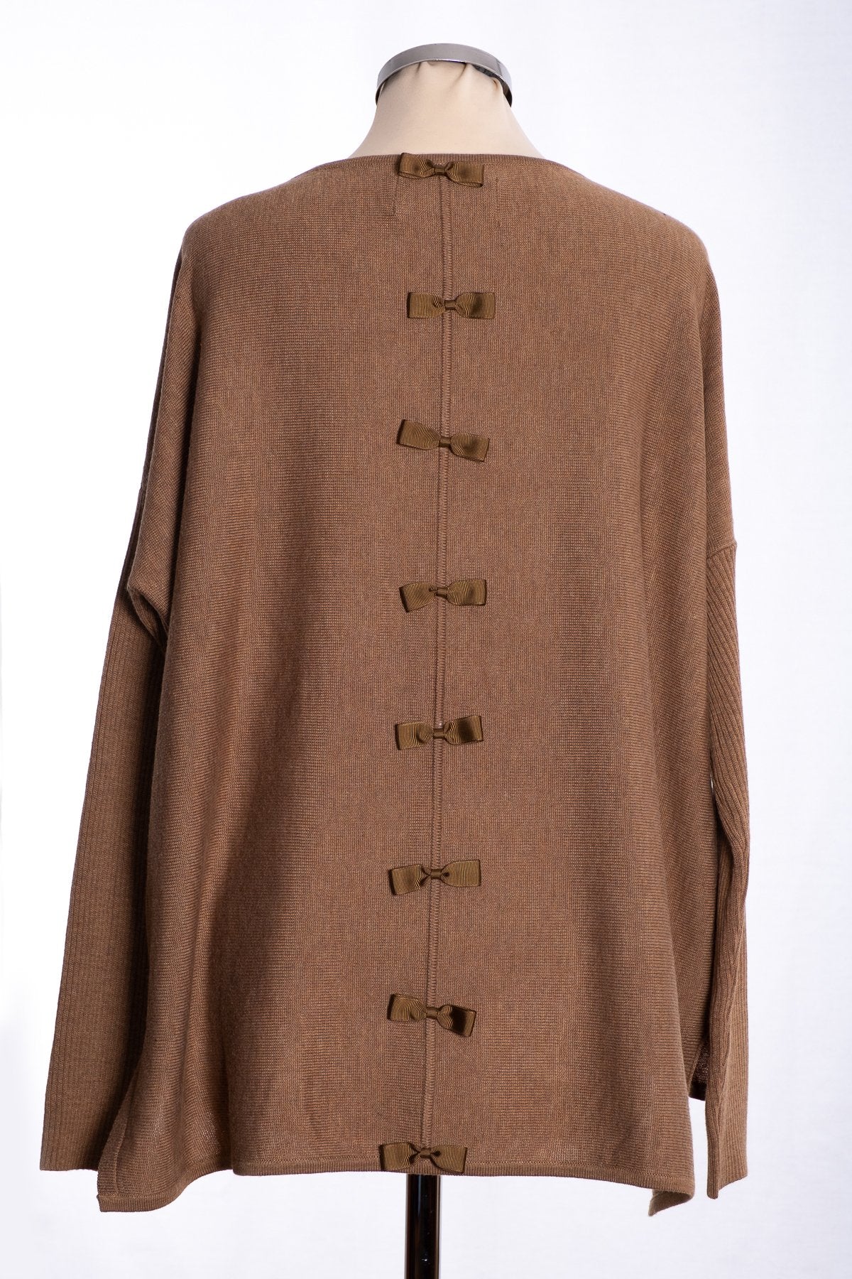 Ginger Toby bow backed jumper, camel, rear view