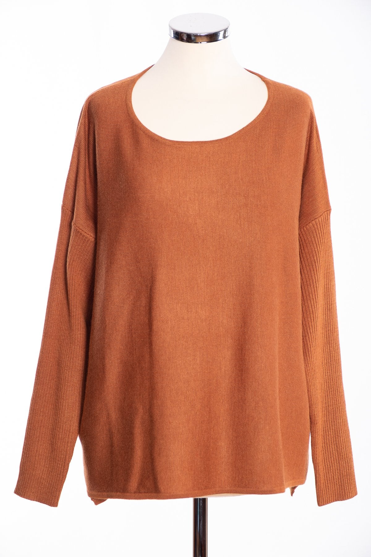 Ginger Toby bow backed jumper, toffee, front view