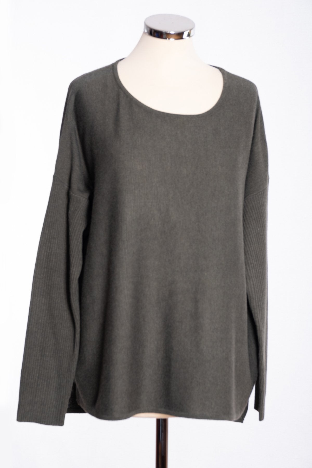 Ginger Toby bow backed jumper, dark green, front view