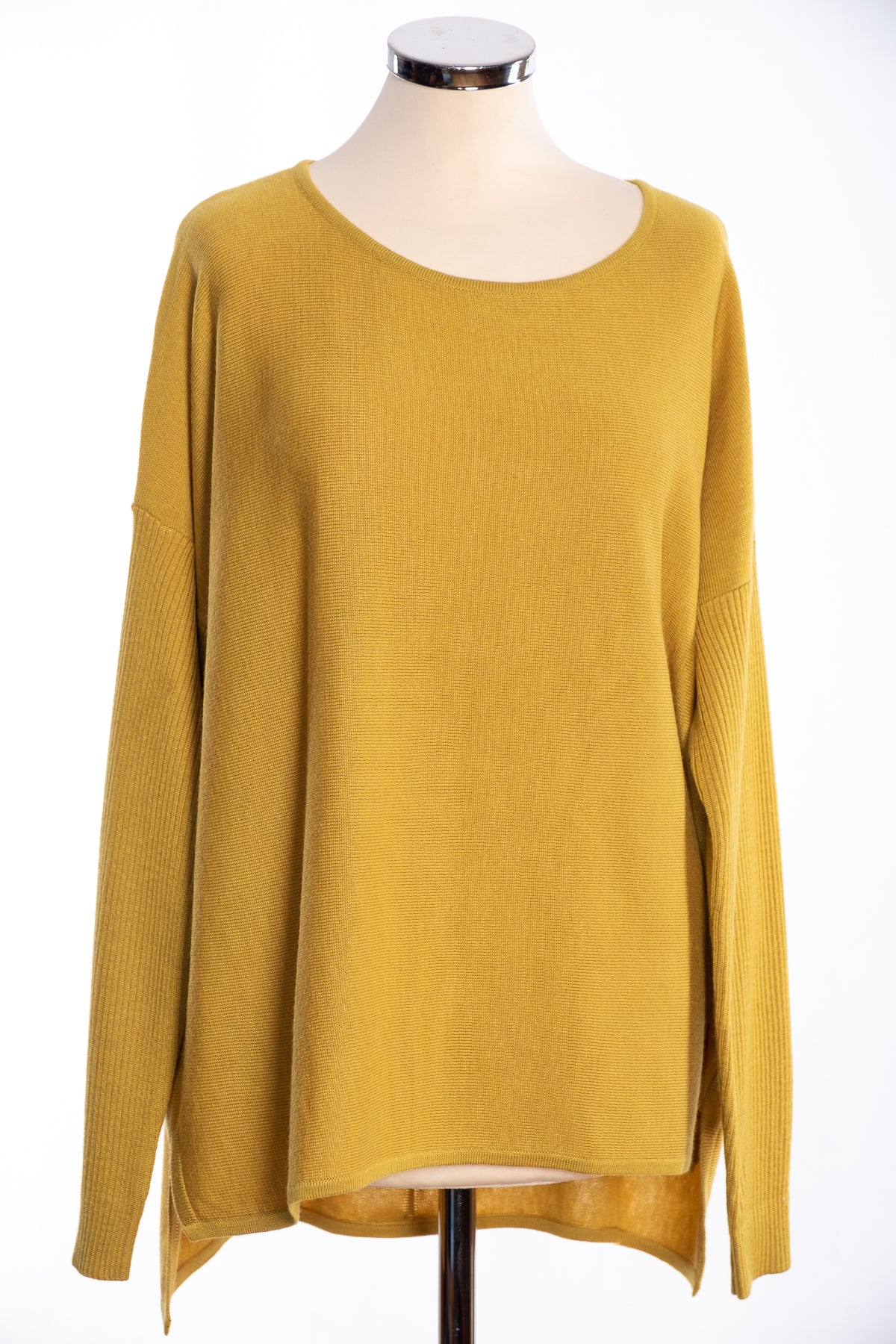 Bow backed jumper, mustard