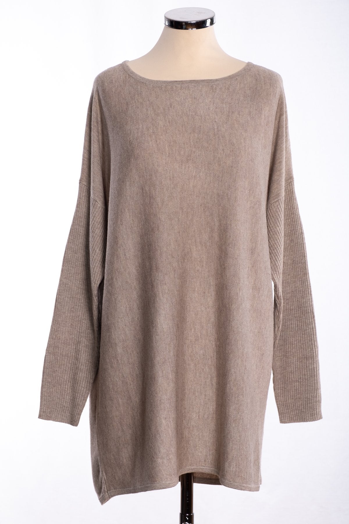 Ginger Toby bow backed tunic, oatmeal, front view