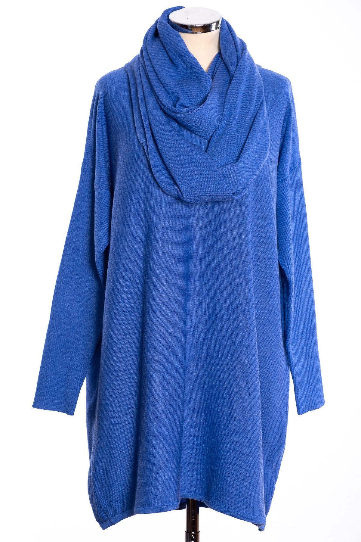 Ginger Toby bow backed tunic, blue, view with snood
