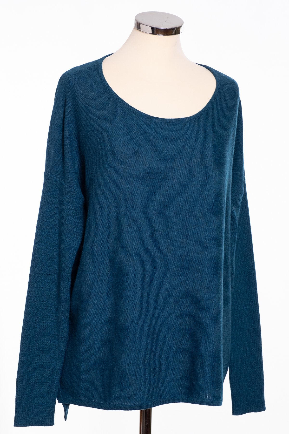 Ginger Toby bow back jumper, petrol, front view